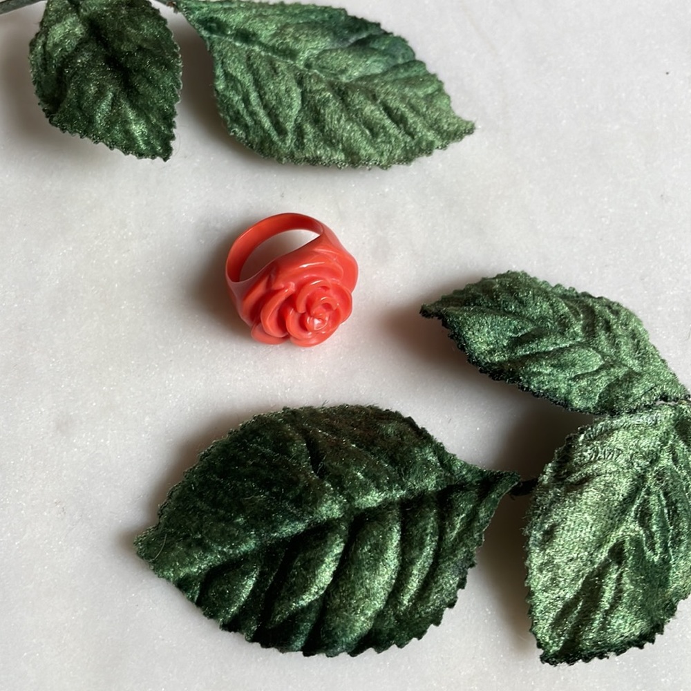 Vintage | Orange Peach Carved Lucite Rose Ring